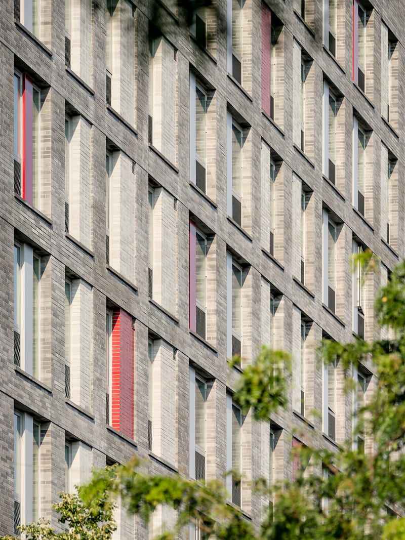 Dossier de presse | 5881-04 - Communiqué de presse | The Garnet - Shakespeare Gordon Studio - Architecture résidentielle - Front facade detail - Crédit photo : Alexander Severin