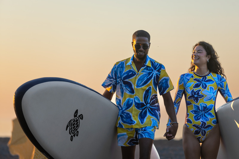 Dossier de presse | 3319-06 - Communiqué de presse | Vilebrequin and Beau Lake Announce the Ultimate Luxury Paddleboard Experience - Vilebrequin x Beau Lake - Produit - The 11' Inflatable Raiatea Paddleboard - Crédit photo : Olivier Staub