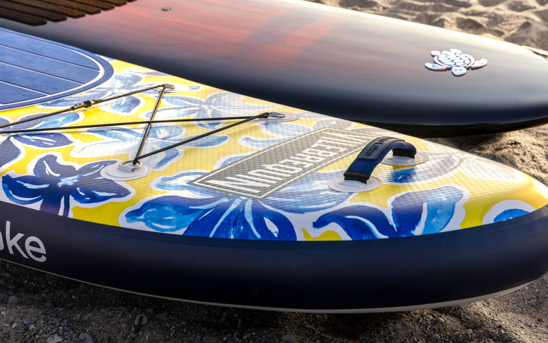 Dossier de presse | 3319-06 - Communiqué de presse | Vilebrequin and Beau Lake Announce the Ultimate Luxury Paddleboard Experience - Vilebrequin x Beau Lake - Produit - The Vilebrequin x Beau Lake Limited-Edition Paddleboard Set - Crédit photo : Olivier Staub