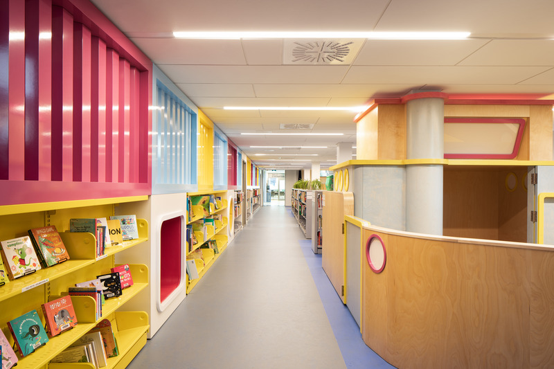 Dossier de presse | 612-23 - Communiqué de presse | La Bibliothèque Maisonneuve : une jolie danse entre deux époques - EVOQ Architecture - Architecture institutionnelle -  Secteur des tout-petits, rez-de-jardin, bâtiment historique   - Crédit photo : Adrien Williams