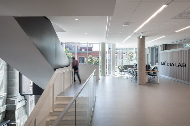 Dossier de presse | 612-23 - Communiqué de presse | La Bibliothèque Maisonneuve : une jolie danse entre deux époques - EVOQ Architecture - Architecture institutionnelle -  Médialab, niveau 1, aile est   - Crédit photo : Adrien Williams