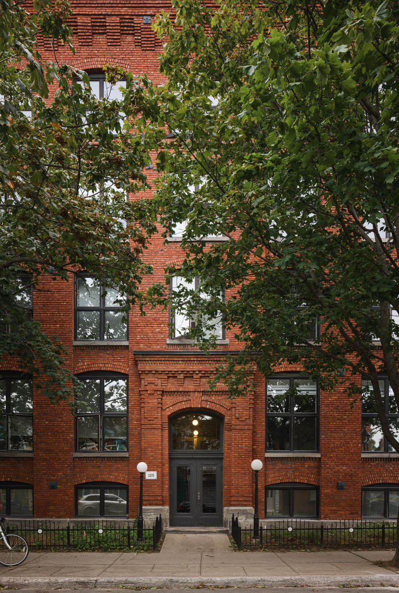 Dossier de presse | 1044-02 - Communiqué de presse | Elmire : la vie contemporaine au cœur d’un bâtiment historique de Montréal - La Firme - Architecture - Design d’intérieur résidentiel - Crédit photo : Ulysse Lemerise