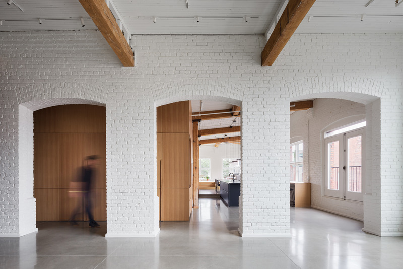 Dossier de presse | 1044-02 - Communiqué de presse | Elmire : la vie contemporaine au cœur d’un bâtiment historique de Montréal - La Firme - Architecture - Design d’intérieur résidentiel - Crédit photo : Ulysse Lemerise