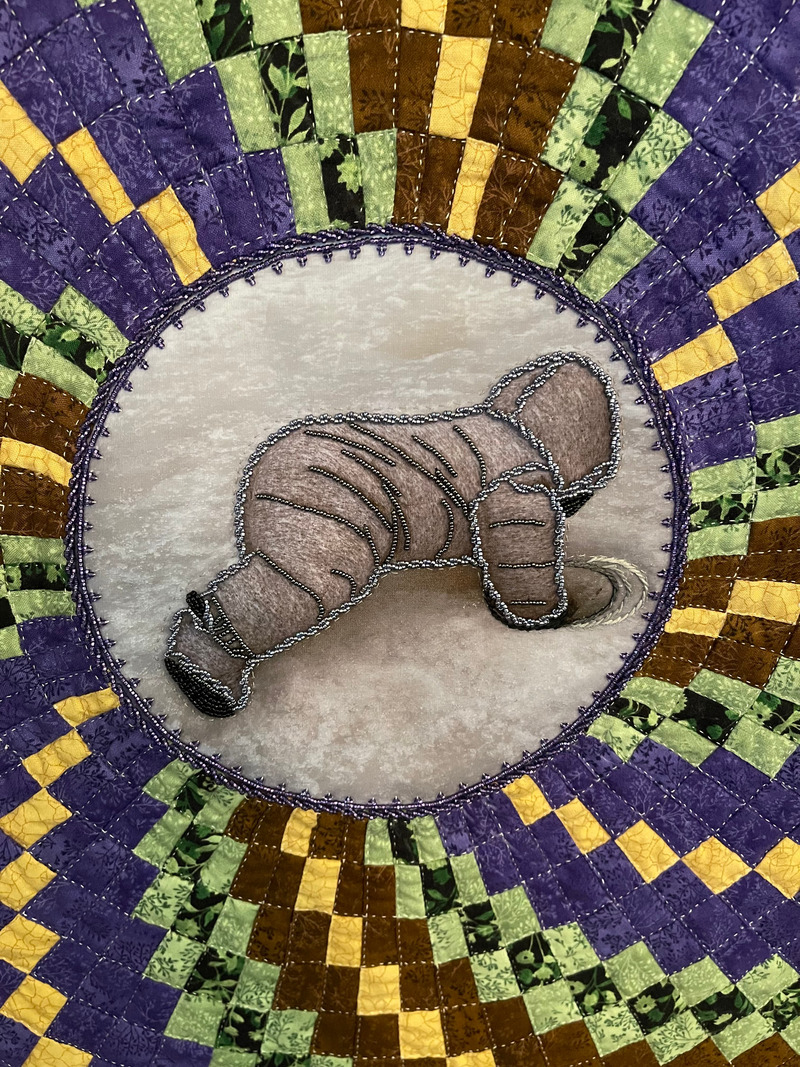 Press kit | 748-48 - Press release | UQAM's Centre de Design "Textile Design Now” Exhibition Showcases the Work of Women Textile Designers and Artists - UQAM Centre de Design - Event + Exhibition - Carla Hemlock<br> The First Greeting (2023)<br>Textile (Cotton quilt, ribbon, and glass beads)  - Photo credit: Carla Hemlock