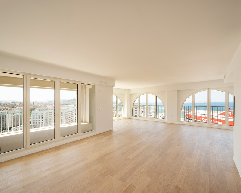 Press kit | 1151-13 - Press release | La Porte Bleue: An Open Door to the Mediterranean - PietriArchitectes - Residential Architecture - La Porte Bleue, Marseille, PietriArchitectes - Photo credit: Luc Boegly