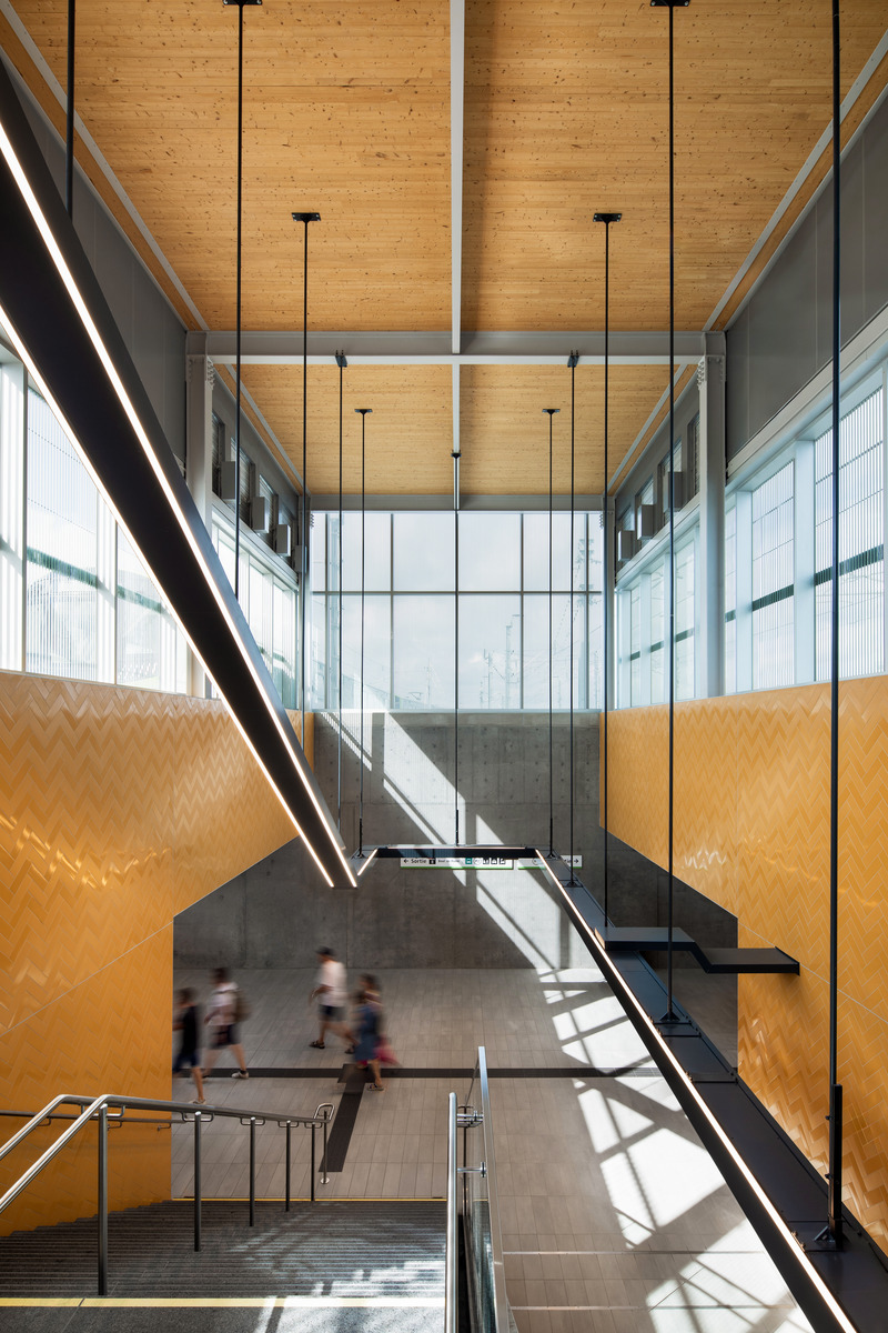 Dossier de presse | 865-60 - Communiqué de presse | Accélérer la mise en œuvre d’infrastructures durables par le design : le nouveau Réseau express métropolitain de Montréal - Lemay | Bisson Fortin | Perkins&Will - Design urbain - Station Brossard - Crédit photo : Adrien Williams
