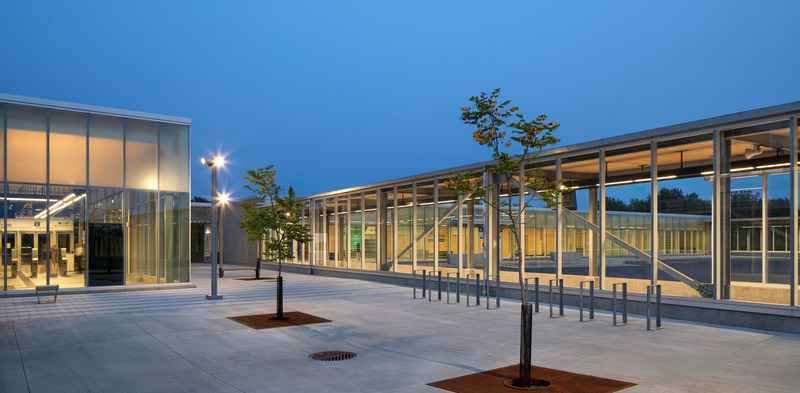 Dossier de presse | 865-60 - Communiqué de presse | Accélérer la mise en œuvre d’infrastructures durables par le design : le nouveau Réseau express métropolitain de Montréal - Lemay | Bisson Fortin | Perkins&Will - Design urbain - Station Brossard - Crédit photo : Adrien Williams