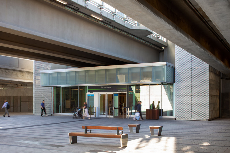 Dossier de presse | 865-60 - Communiqué de presse | Accélérer la mise en œuvre d’infrastructures durables par le design : le nouveau Réseau express métropolitain de Montréal - Lemay | Bisson Fortin | Perkins&Will - Design urbain - Station Île-des-Soeurs - Crédit photo : Adrien Williams