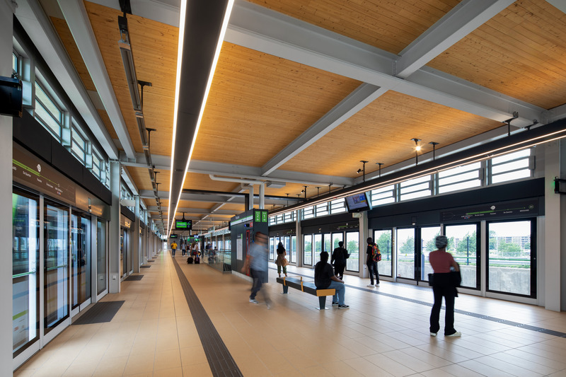 Dossier de presse | 865-60 - Communiqué de presse | Accélérer la mise en œuvre d’infrastructures durables par le design : le nouveau Réseau express métropolitain de Montréal - Lemay | Bisson Fortin | Perkins&Will - Design urbain - Station Panama - Crédit photo : Adrien Williams