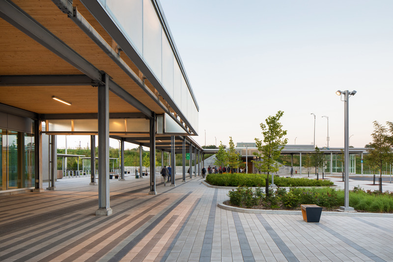 Dossier de presse | 865-60 - Communiqué de presse | Accélérer la mise en œuvre d’infrastructures durables par le design : le nouveau Réseau express métropolitain de Montréal - Lemay | Bisson Fortin | Perkins&Will - Design urbain - Station Panama - Crédit photo : Adrien Williams