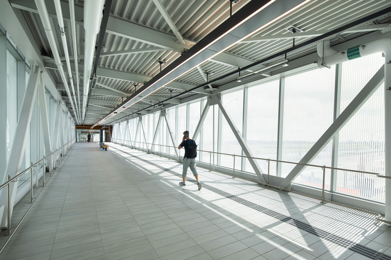 Dossier de presse | 865-60 - Communiqué de presse | Accélérer la mise en œuvre d’infrastructures durables par le design : le nouveau Réseau express métropolitain de Montréal - Lemay | Bisson Fortin | Perkins&Will - Design urbain - Station Du Quartier - Crédit photo : Adrien Williams