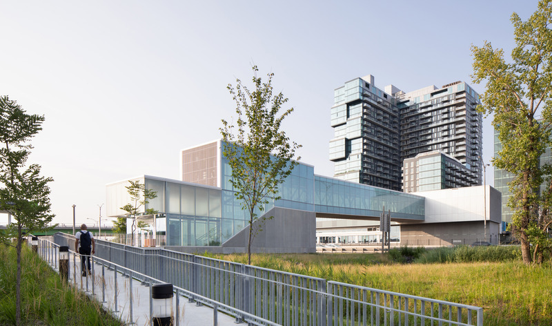 Dossier de presse | 865-60 - Communiqué de presse | Accélérer la mise en œuvre d’infrastructures durables par le design : le nouveau Réseau express métropolitain de Montréal - Lemay | Bisson Fortin | Perkins&Will - Design urbain - Station Du Quartier - Crédit photo : Adrien Williams