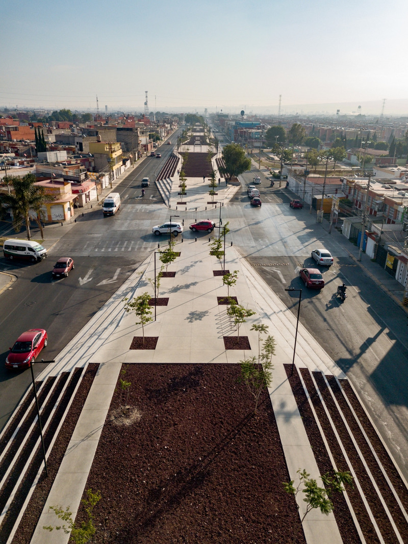 Dossier de presse | 4709-05 - Communiqué de presse | Dezeen Awards 2023 Reveals the Best Architecture, Interiors and Design Around the World - Dezeen - Architecture résidentielle - Architecture - Mixed-use project - Héroes de Tecamac rambla by Taller Capital - Crédit photo : Rafael Gamo
