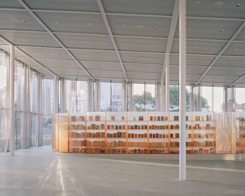 Dossier de presse | 4709-05 - Communiqué de presse | Dezeen Awards 2023 Reveals the Best Architecture, Interiors and Design Around the World - Dezeen - Architecture résidentielle - Retail interior (small) - The Art Gallery of NSW, Sydney Modern building, Gallery Shop by Akin Atelier  - Crédit photo : Rory Gardiner