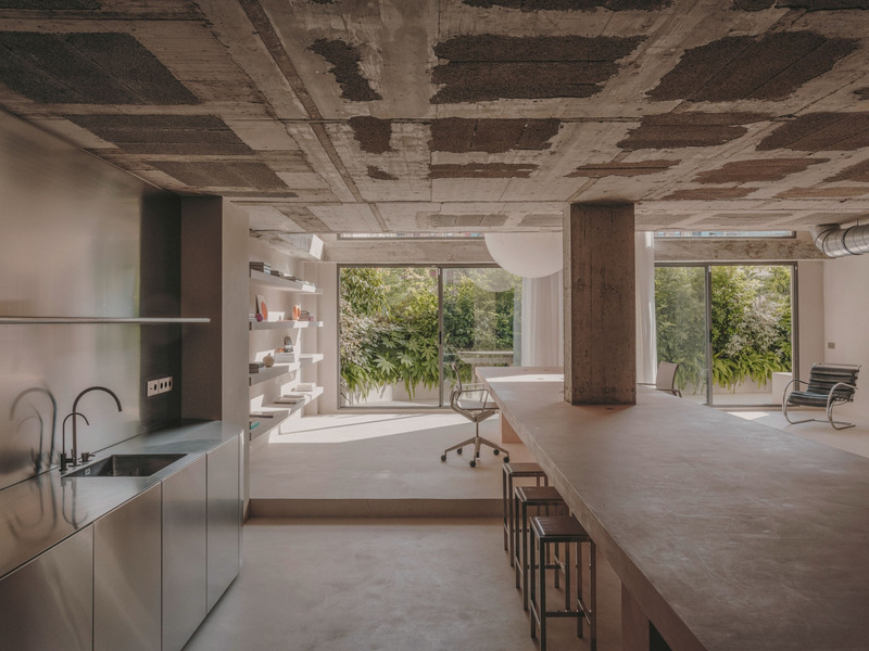 Dossier de presse | 4709-05 - Communiqué de presse | Dezeen Awards 2023 Reveals the Best Architecture, Interiors and Design Around the World - Dezeen - Architecture résidentielle - Workplace interior (small) - Studio Reisinger by Isern Serra - Crédit photo : Salva Lopez