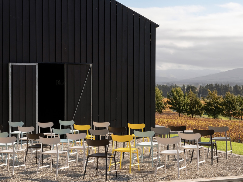 Dossier de presse | 4709-05 - Communiqué de presse | Dezeen Awards 2023 Reveals the Best Architecture, Interiors and Design Around the World - Dezeen - Architecture résidentielle - Furniture design - Lightly by noho - Crédit photo : Samuel Hartnett