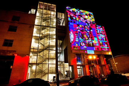 Dossier de presse | 583-08 - Communiqué de presse | Luminothérapie au Quartier des spectacles (Montréal): inauguration des créations 2013-2014 - Partenariat du Quartier des spectacles - Évènement + Exposition - Trouve Bob, Centre Design UQAMChampagne Club Sandwich  - Crédit photo : Martine Doyon