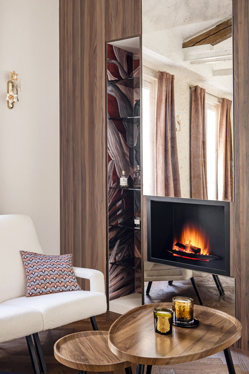 Press kit | 3083-04 - Press release | The Montmartre Apartment : A Parisian Design Jewel Blending Charm and Modernity - Imagine - Residential Interior Design - Living room - Photo credit: Julien Pépy