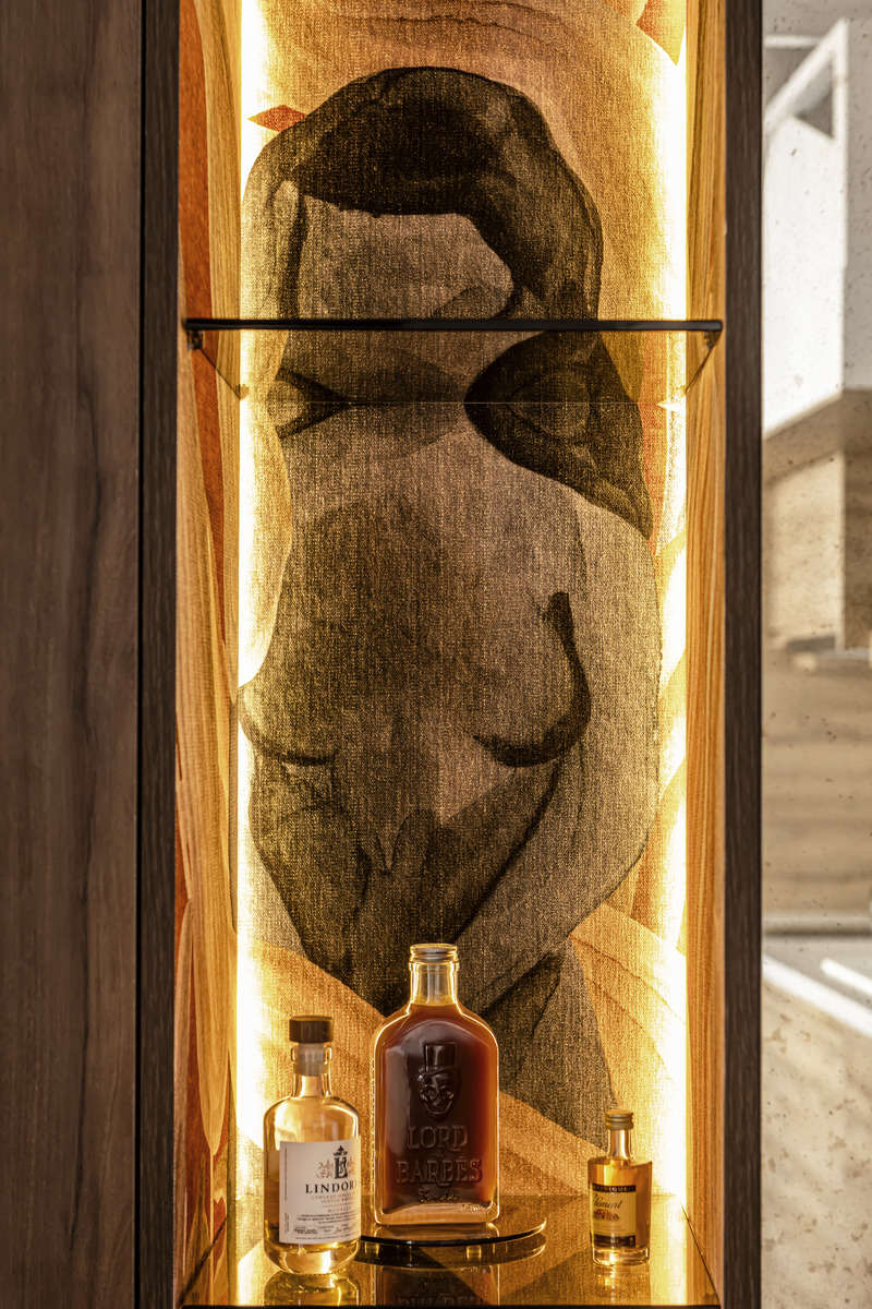 Press kit | 3083-04 - Press release | The Montmartre Apartment : A Parisian Design Jewel Blending Charm and Modernity - Imagine - Residential Interior Design - <p>Living room detail</p> - Photo credit: Julien Pépy
