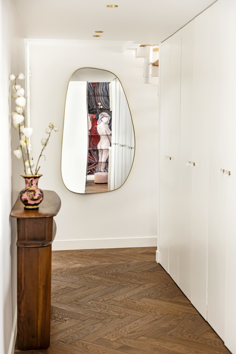 Press kit | 3083-04 - Press release | The Montmartre Apartment : A Parisian Design Jewel Blending Charm and Modernity - Imagine - Residential Interior Design - Entry - Photo credit: Julien Pépy