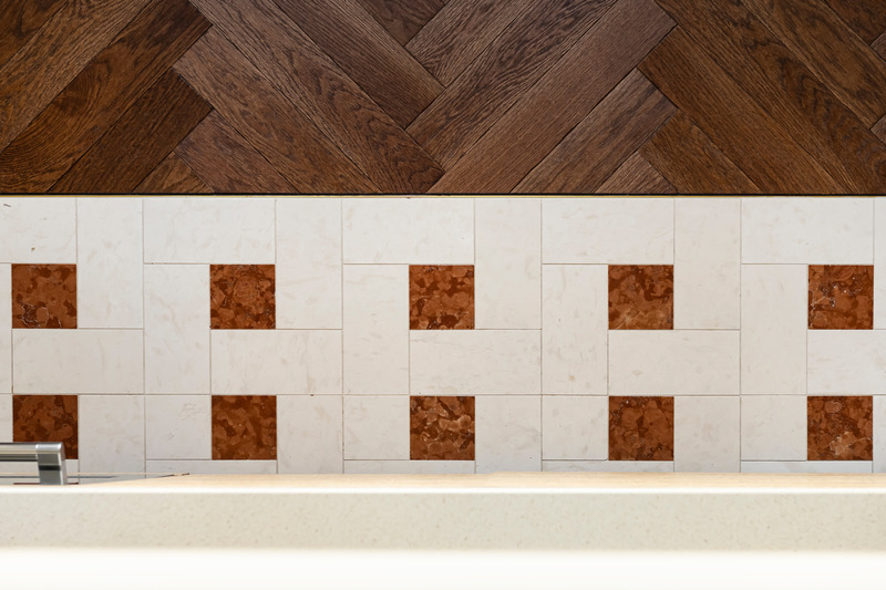 Press kit | 3083-04 - Press release | The Montmartre Apartment : A Parisian Design Jewel Blending Charm and Modernity - Imagine - Residential Interior Design - Floor detail - Photo credit: Julien Pépy