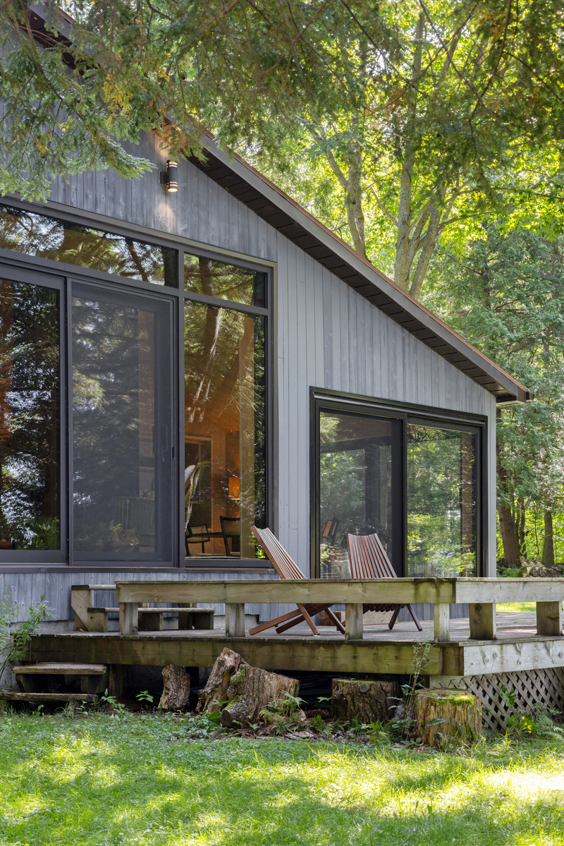 Dossier de presse | 3083-05 - Communiqué de presse | Le chalet Magog : un refuge luxueux en bord de Lac réalisé par Mélodie Violet, designer d'intérieur - Imagine - Design d’intérieur résidentiel - Extérieur - Crédit photo : Studio CRBN