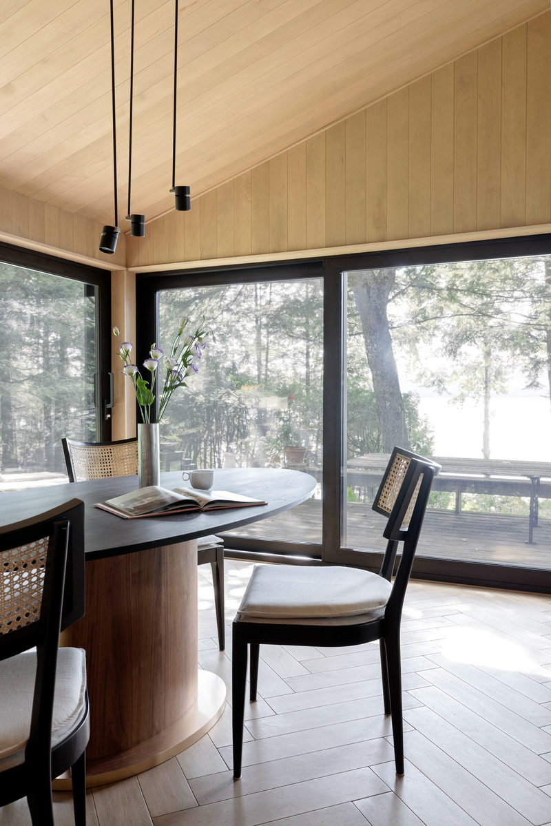 Dossier de presse | 3083-05 - Communiqué de presse | Le chalet Magog : un refuge luxueux en bord de Lac réalisé par Mélodie Violet, designer d'intérieur - Imagine - Design d’intérieur résidentiel - Jardin d'hiver - Crédit photo : Studio CRBN