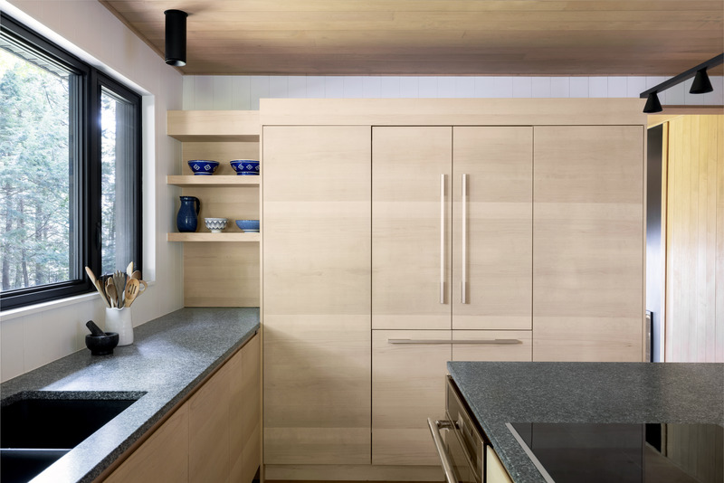Dossier de presse | 3083-05 - Communiqué de presse | Le chalet Magog : un refuge luxueux en bord de Lac réalisé par Mélodie Violet, designer d'intérieur - Imagine - Design d’intérieur résidentiel - Crédit photo : Studio CRBN
