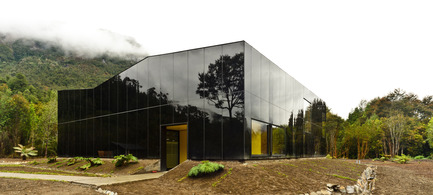 Dossier de presse | 1006-01 - Communiqué de presse | Glacial water botteling plant - Panorama - Architecture industrielle - Crédit photo : Cristobal Valdes