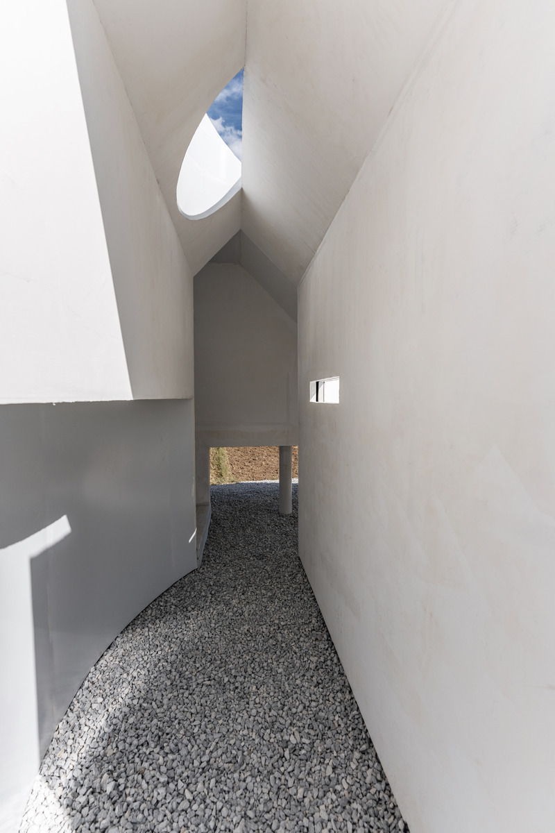 Dossier de presse | 5651-06 - Communiqué de presse | Concrete Pavilion - LIN architecture - Architecture industrielle - passageway - Crédit photo : zhuo hongduo