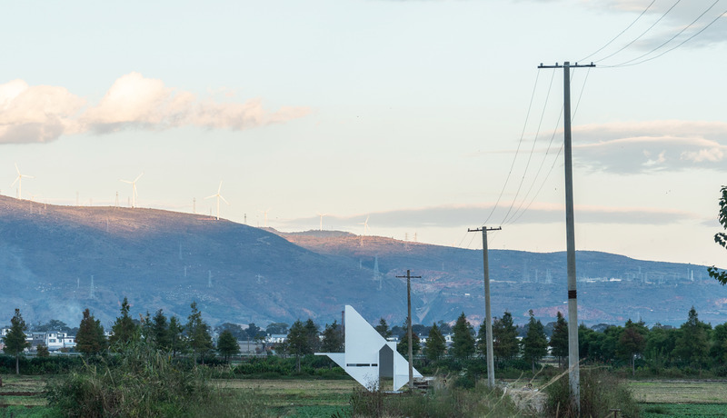 Dossier de presse | 5651-06 - Communiqué de presse | Concrete Pavilion - LIN architecture - Architecture industrielle - side view -winter - Crédit photo : zhuo hongduo