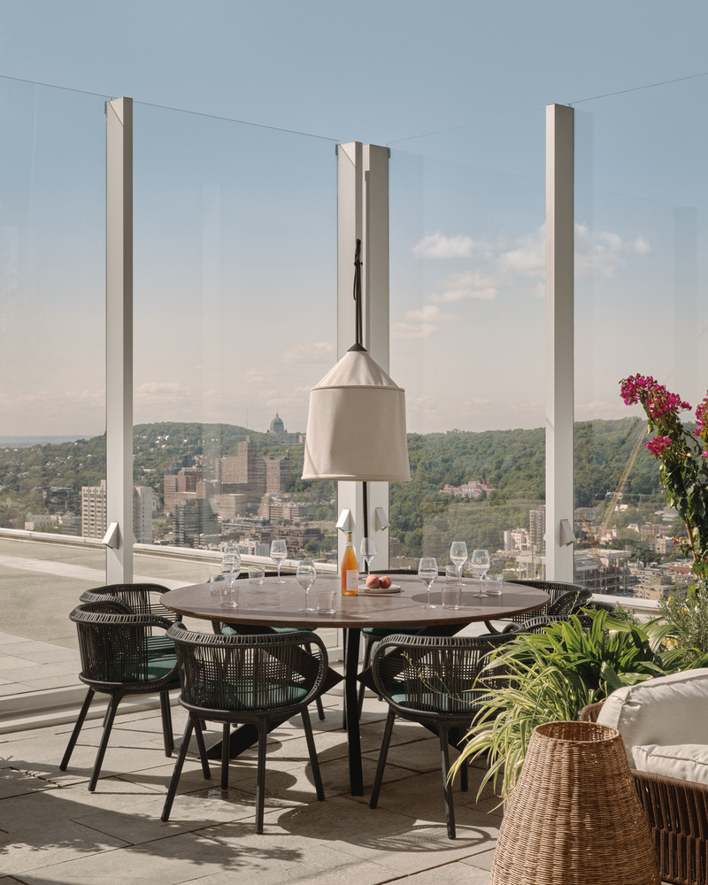 Press kit | 1303-19 - Press release | Modernist Elegance Meets Panoramic Views at Montreal’s New Culinary Destination - Sid Lee Architecture - Commercial Interior Design - Rose Orange - Photo credit: Alex Lesage