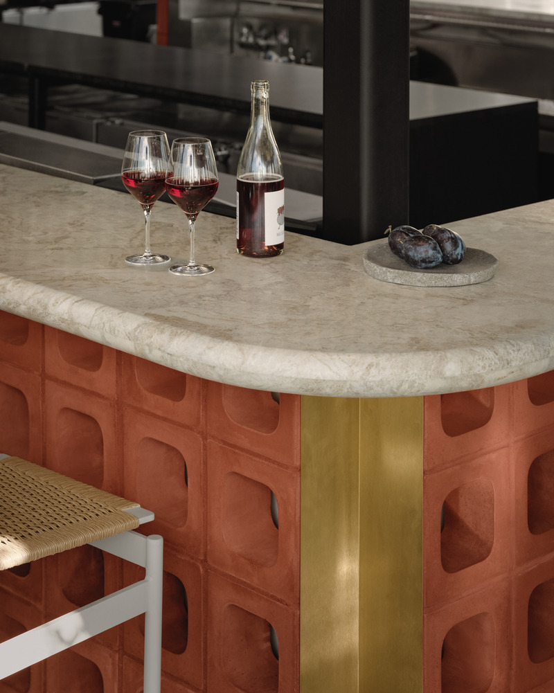 Press kit | 1303-19 - Press release | Modernist Elegance Meets Panoramic Views at Montreal’s New Culinary Destination - Sid Lee Architecture - Commercial Interior Design - Rose Orange - Photo credit: Alex Lesage