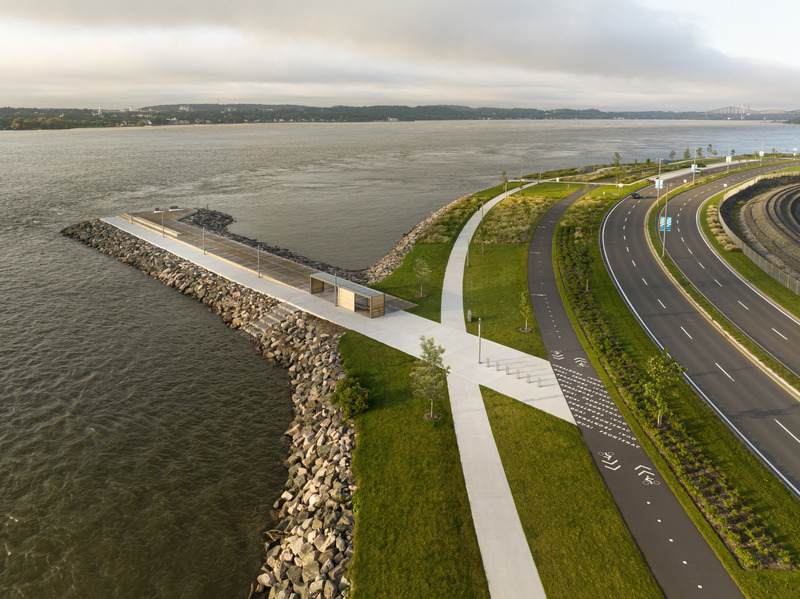 Press kit | 718-04 - Press release | Promenade Samuel-De Champlain, Phase 3 - Daoust Lestage Lizotte Stecker - Institutional Architecture -  Coastal Meadows; revitalization of Quai Frontenac as a rare opportunity to venture onto the river  - Photo credit: Stephane Groleau
