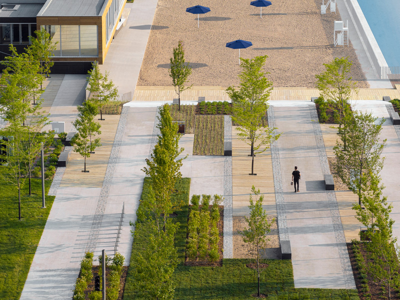Press kit | 718-04 - Press release | Promenade Samuel-De Champlain, Phase 3 - Daoust Lestage Lizotte Stecker - Institutional Architecture -  Beach sector; an attractive and recreational center within the entire project  - Photo credit: Maxime Brouillet
