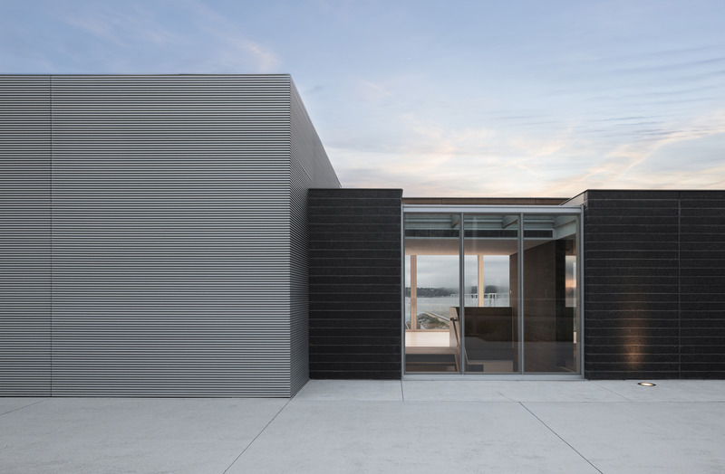 Press kit | 718-04 - Press release | Promenade Samuel-De Champlain, Phase 3 - Daoust Lestage Lizotte Stecker - Institutional Architecture -  Pavillon des Baigneurs; a built interface as a landmark, embracing its presence on the boulevard  - Photo credit: Stephane Groleau
