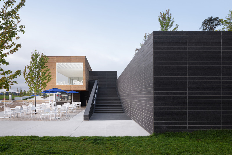 Press kit | 718-04 - Press release | Promenade Samuel-De Champlain, Phase 3 - Daoust Lestage Lizotte Stecker - Institutional Architecture -  Pavillon des Baigneurs; a cantilevered wooden volume sitting atop the granite base  - Photo credit: Stephane Groleau
