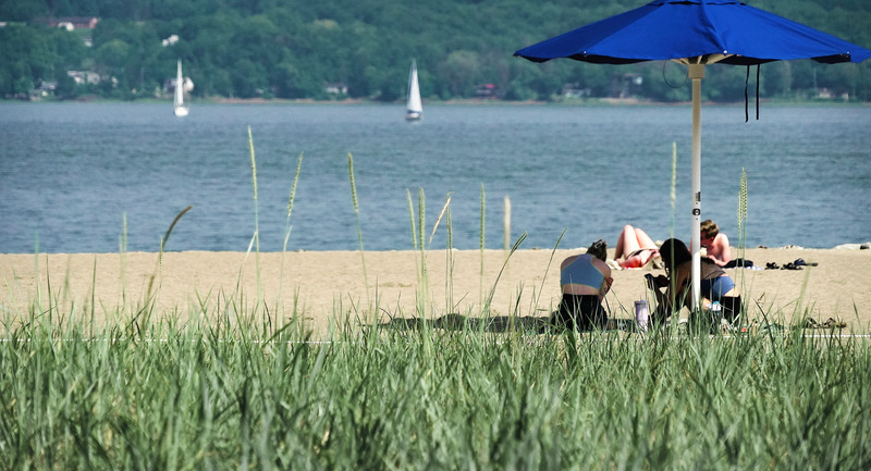 Press kit | 718-04 - Press release | Promenade Samuel-De Champlain, Phase 3 - Daoust Lestage Lizotte Stecker - Institutional Architecture -  Beach sector; reminiscent of the Foulon Beach as a converging place  - Photo credit: Nicole Grenier
