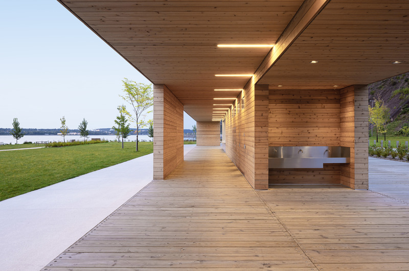 Press kit | 718-04 - Press release | Promenade Samuel-De Champlain, Phase 3 - Daoust Lestage Lizotte Stecker - Institutional Architecture -  Pavilion de la Voile; a sheltered stop for users of the Family and Sports sector  - Photo credit: Stephane Groleau