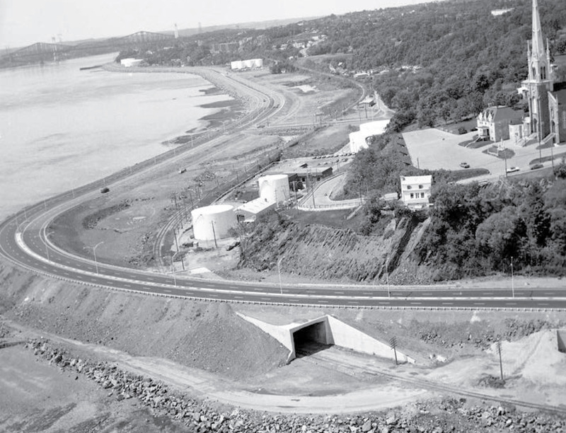 Press kit | 718-04 - Press release | Promenade Samuel-De Champlain, Phase 3 - Daoust Lestage Lizotte Stecker - Institutional Architecture - A shoreline disrupted by highway and railway wastelands, 1973 - Photo credit: Archives de la Ville de Québec