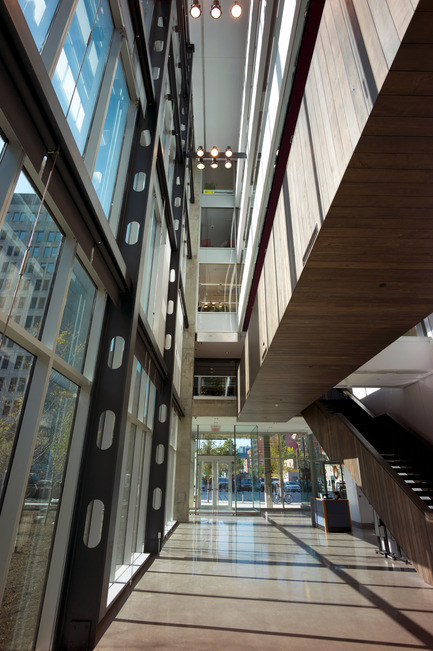 Dossier de presse | 871-01 - Communiqué de presse | La Maison du développement durable ouvre ses portes - Maison du développement durable - Design d’intérieur commercial - Crédit photo : Bernard Fougères