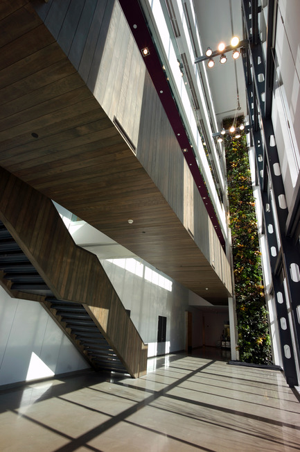 Dossier de presse | 871-01 - Communiqué de presse | La Maison du développement durable ouvre ses portes - Maison du développement durable - Design d’intérieur commercial - Crédit photo : Bernard Fougères