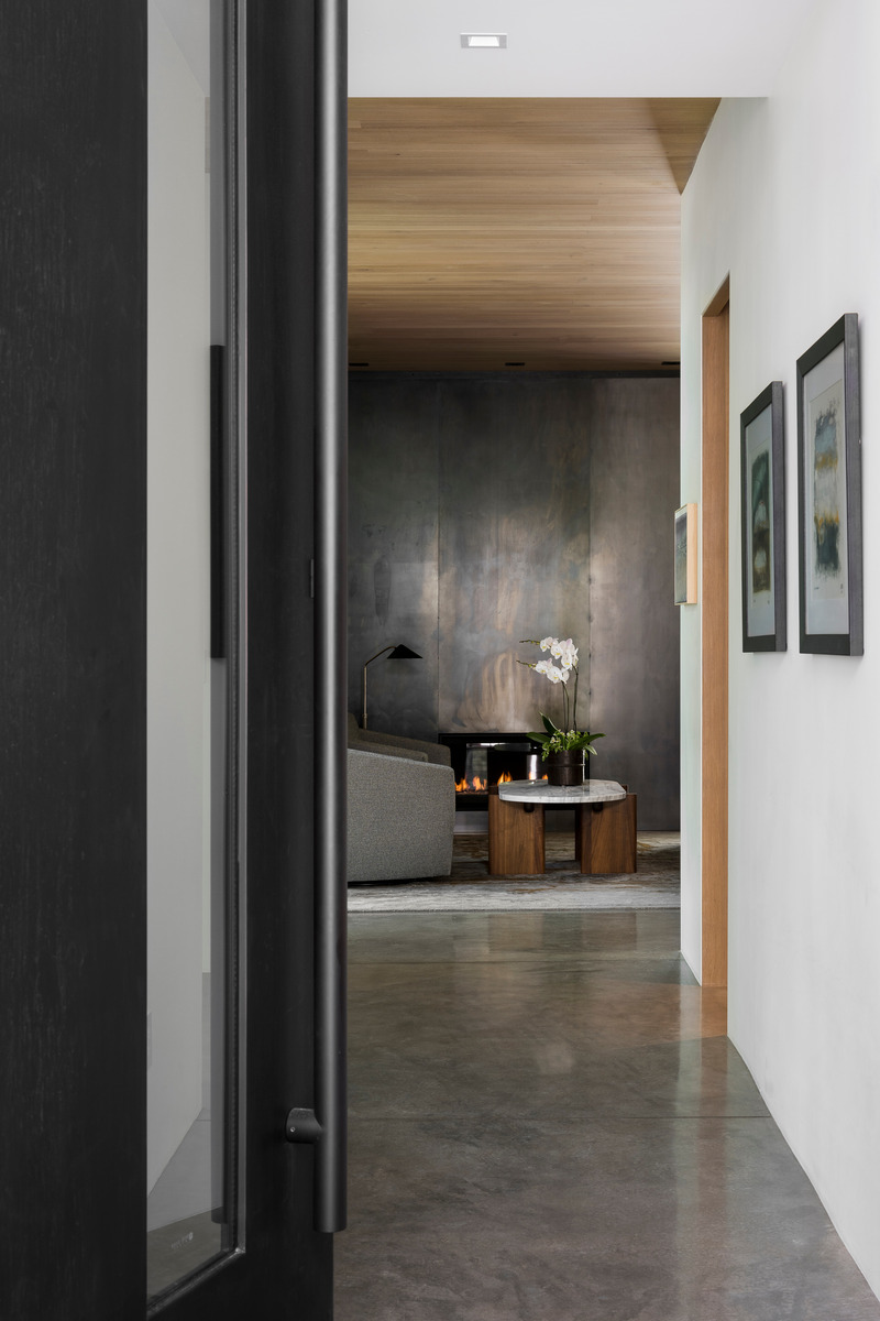 Press kit | 2757-42 - Press release | Sparano + Mooney Architecture's Emigration Creek Residence is Uniquely Shaped by its Site - Sparano + Mooney Architecture - Residential Architecture - The home features a minimal yet striking contrasting palette of concrete, utilized on the floors, blackened steel on the hearth beyond, oak for the ceilings and doors, and white gallery walls.  <span></span> - Photo credit: Lucy Call Photography