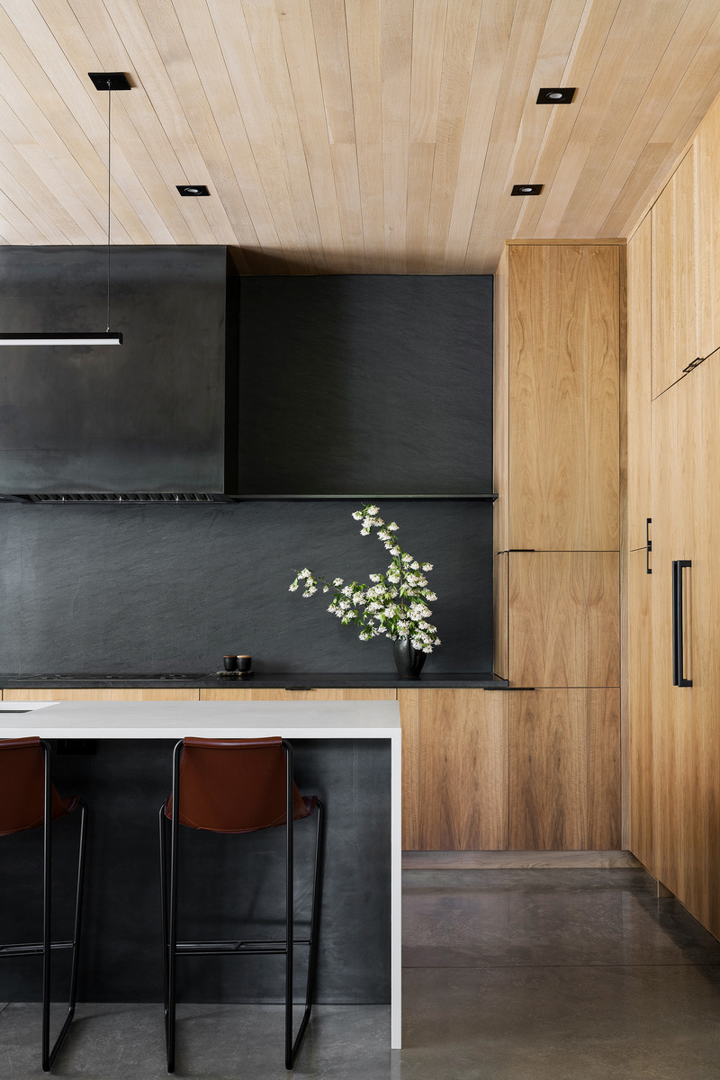Press kit | 2757-42 - Press release | Sparano + Mooney Architecture's Emigration Creek Residence is Uniquely Shaped by its Site - Sparano + Mooney Architecture - Residential Architecture - <p class="">The subtlety of the oak wood on the ceiling and millwork contrasts with – yet compliments – the dusky tones of the hood vent and backsplash.</p> - Photo credit: Lucy Call Photography