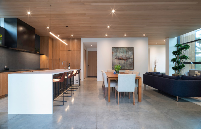 Press kit | 2757-42 - Press release | Sparano + Mooney Architecture's Emigration Creek Residence is Uniquely Shaped by its Site - Sparano + Mooney Architecture - Residential Architecture - <p class="">The home’s open floor plan allows for a seamless flow among the kitchen, dining room and sitting area. </p> - Photo credit: Matt Winquist Photography