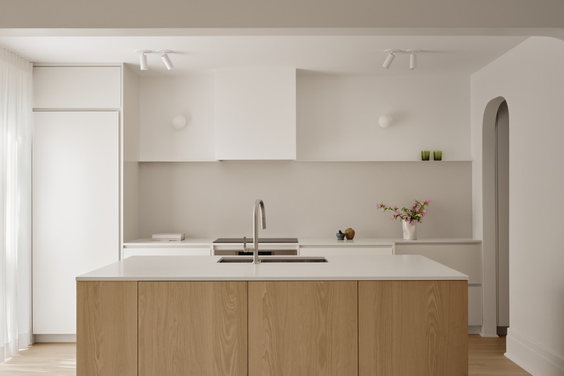 Press kit | 4241-08 - Press release | Louis-Hébert Residence - Vives St-Laurent - Residential Interior Design - Kitchen - Photo credit: Alex Lesage