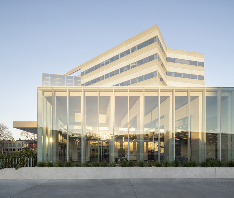 Dossier de presse | 7036-01 - Communiqué de presse | Le Pôle multimodal Vendôme se distingue à l’international en remportant un Architecture MasterPrize dans la catégorie « Transportation » - Bisson Fortin | Provencher_Roy Architectes en consortium - Architecture institutionnelle - Nouvel édicule à la station Vendôme - Crédit photo : David Boyer