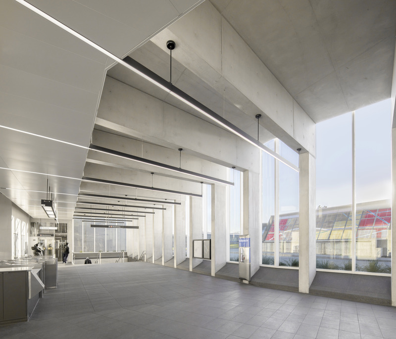 Dossier de presse | 7036-01 - Communiqué de presse | Le Pôle multimodal Vendôme se distingue à l’international en remportant un Architecture MasterPrize dans la catégorie « Transportation » - Bisson Fortin | Provencher_Roy Architectes en consortium - Architecture institutionnelle - Nouvel édicule à la station Vendôme - Crédit photo : David Boyer