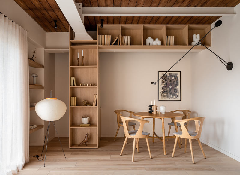 Dossier de presse | 7482-01 - Communiqué de presse | Pied-à-Terre With a Lot of Wood - Yana Molodykh - Design d’intérieur résidentiel - Crédit photo : Yevhenii Avramenko