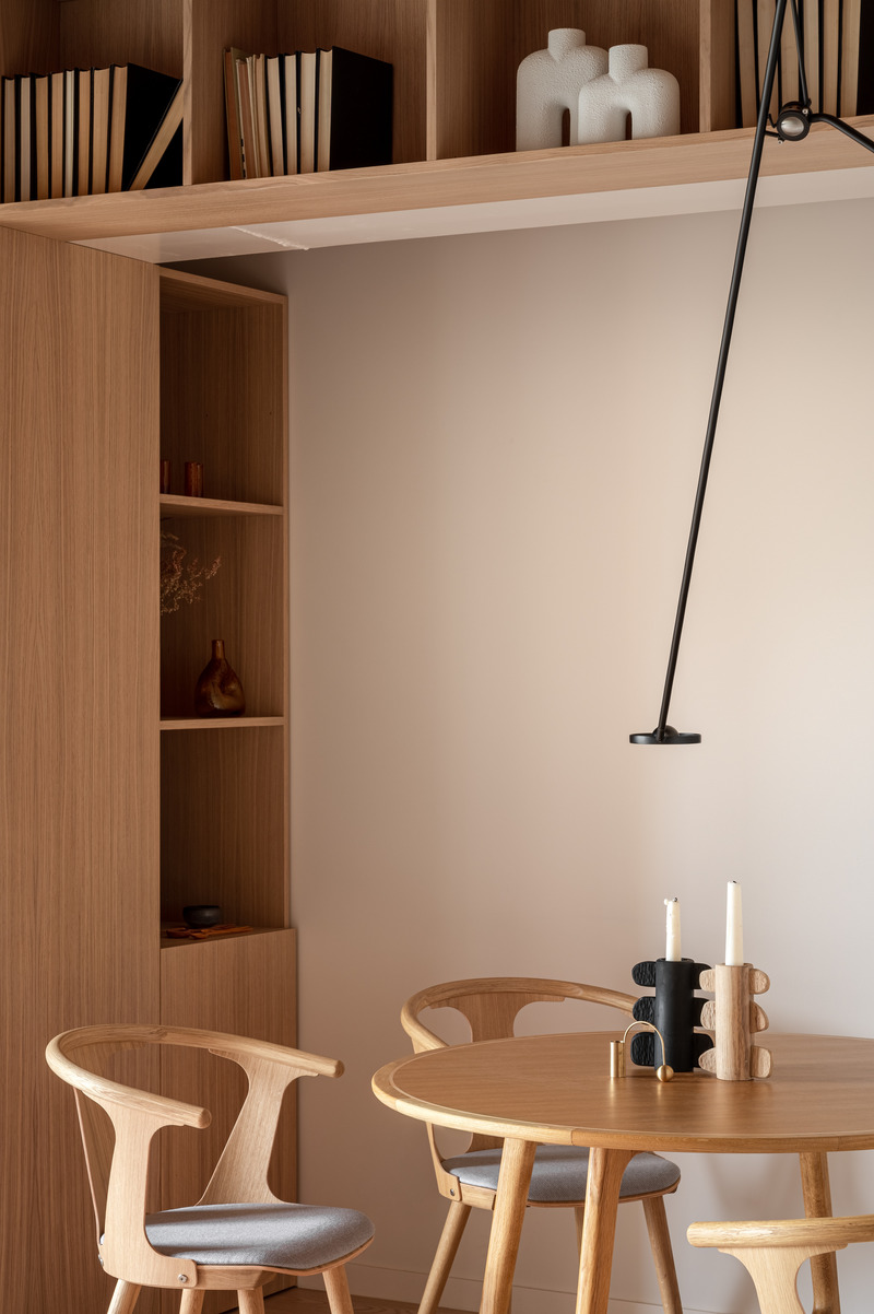Dossier de presse | 7482-01 - Communiqué de presse | Pied-à-Terre With a Lot of Wood - Yana Molodykh - Design d’intérieur résidentiel - Crédit photo : Yevhenii Avramenko